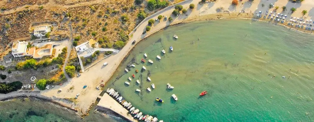 una vista iconica di Agia Marina (Egina)