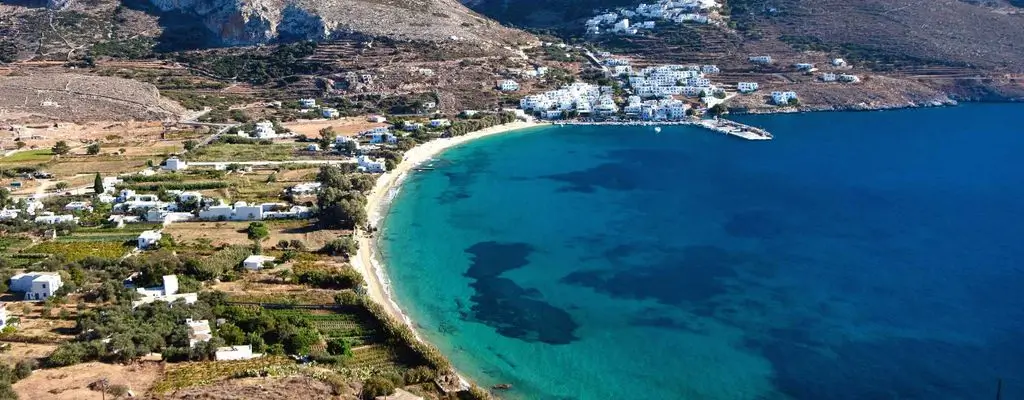 een iconisch uitzicht op van Aigiali (Amorgos)