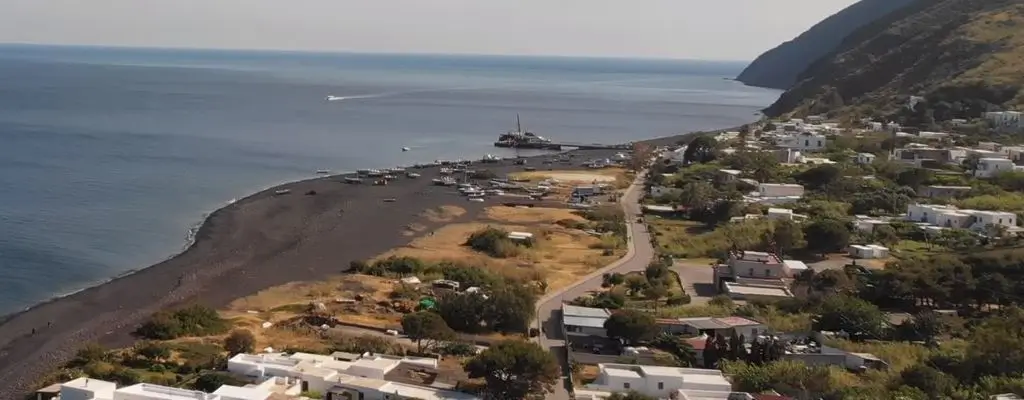 een iconisch uitzicht op van Stromboli